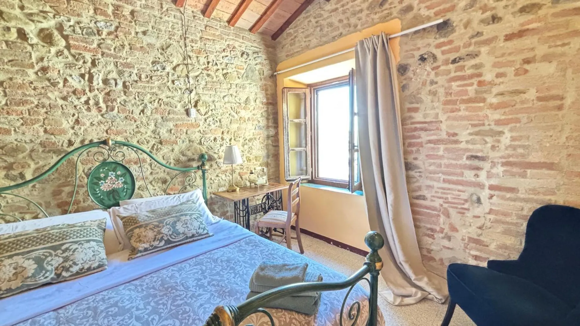Perugia Farmhouse 0*,